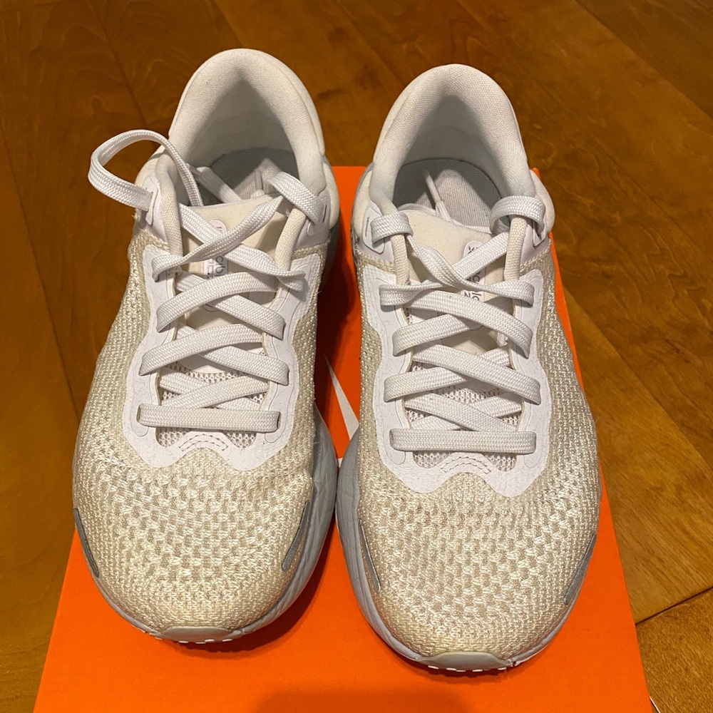 WOMAN NIKE ZOOMX INVINCIBLE RUN FLYKNIT
